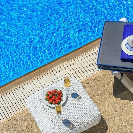 Βίλα Sleeps 6 Pool Air Con Wifi *