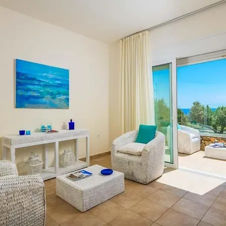 Vila Sleeps 6 Pool Air Con Wifi *