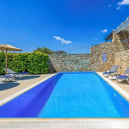 Vila Sleeps 6 Pool Air Con Wifi *