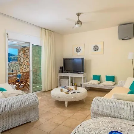 Sleeps 6 Pool Air Con Wifi Vila *