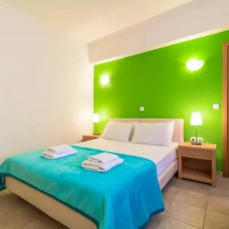 Vila Sleeps 6 Pool Air Con Wifi *