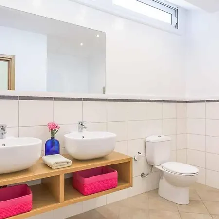 Vila Sleeps 6 Pool Air Con Wifi Líndos