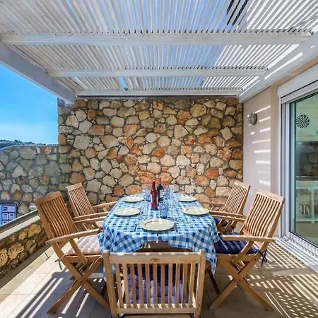 Sleeps 6 Pool Air Con Wifi Vila