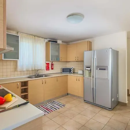 Vila Sleeps 6 Pool Air Con Wifi Líndos